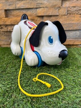 VINTAGE Playskool Walk n’ sounds Digger the Dog pull-along toy 1990’s BARKS!!